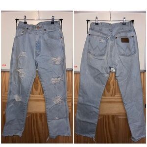 Women’s Light Blue Wrangler Distressed Jeans